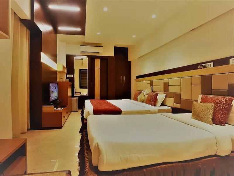 The Ashoka Hotel Indore Exterior foto