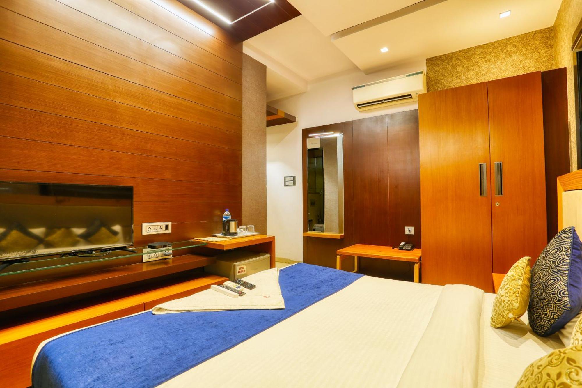 The Ashoka Hotel Indore Exterior foto