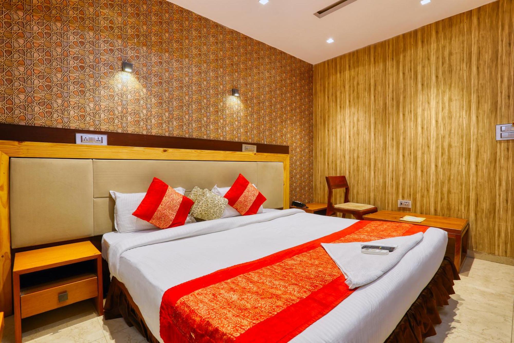 The Ashoka Hotel Indore Exterior foto