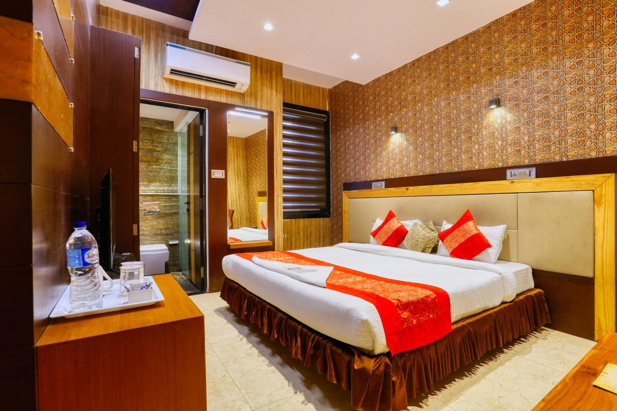 The Ashoka Hotel Indore Exterior foto