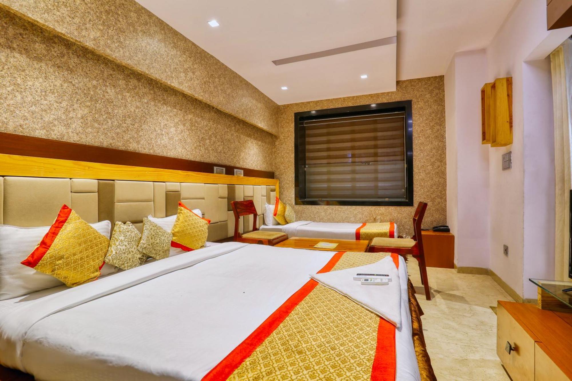 The Ashoka Hotel Indore Exterior foto
