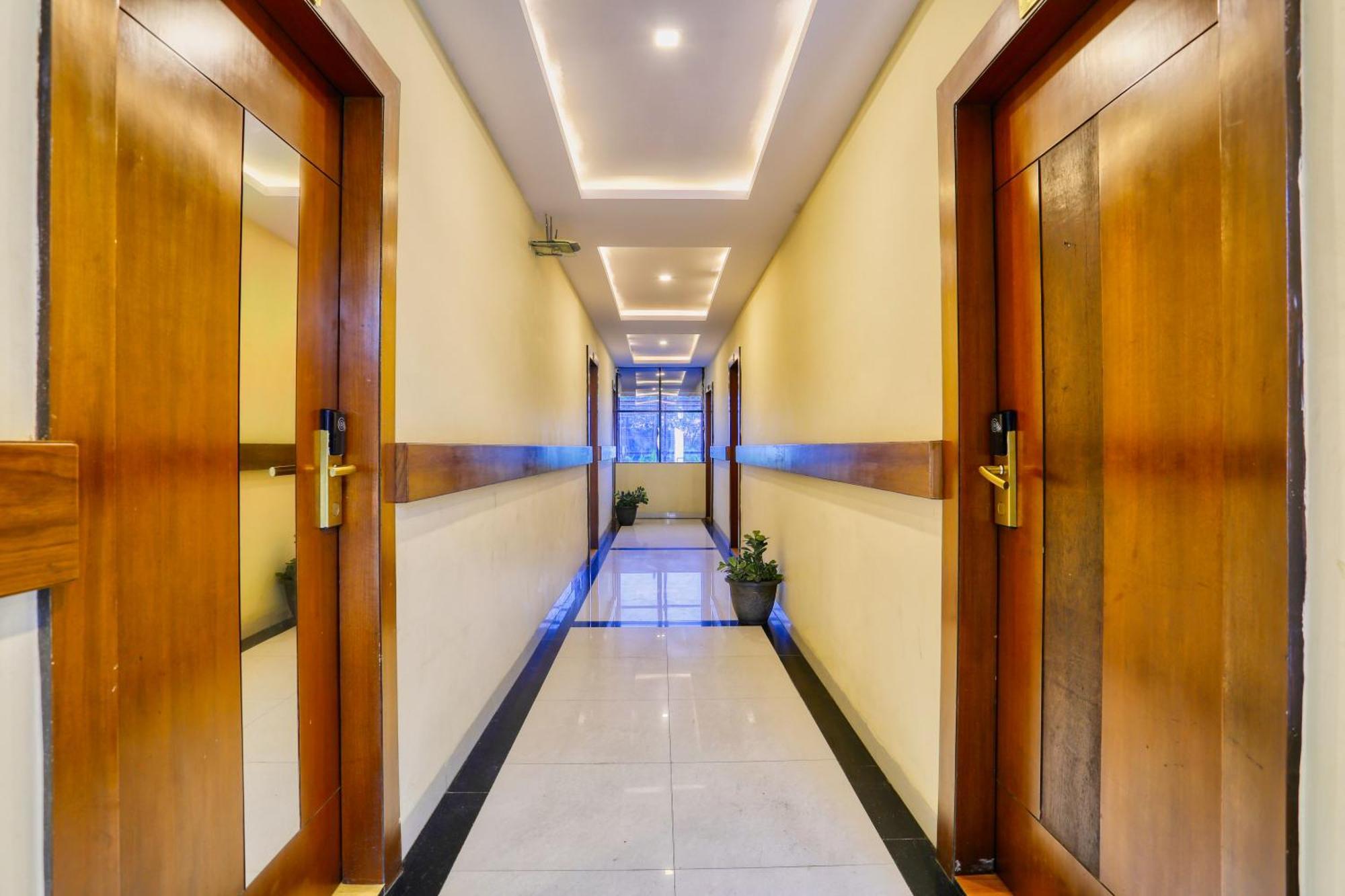 The Ashoka Hotel Indore Exterior foto