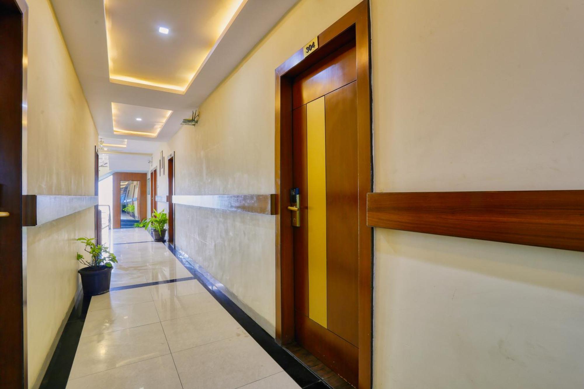The Ashoka Hotel Indore Exterior foto