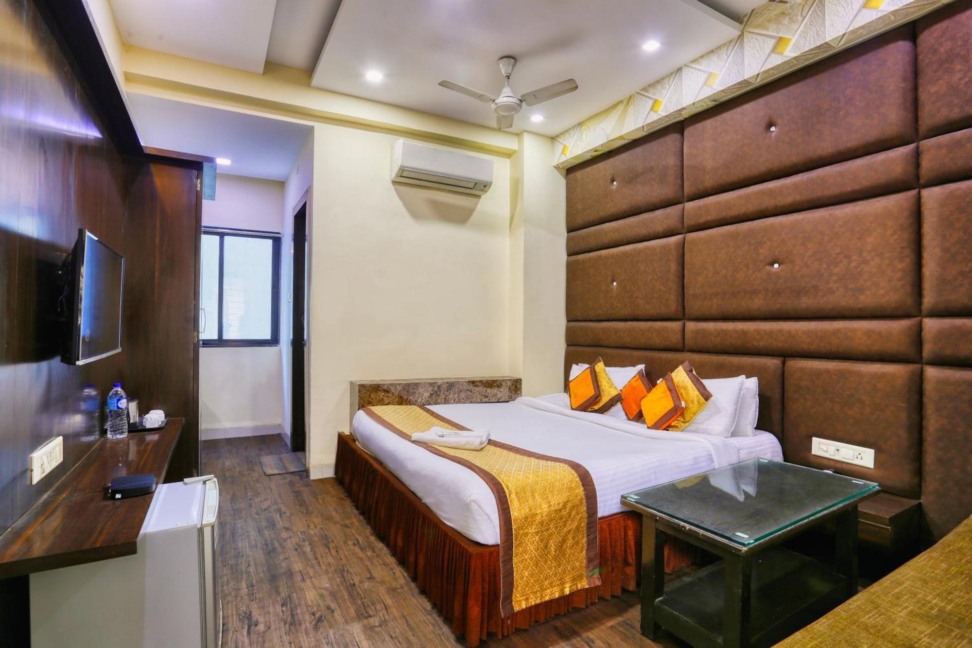 The Ashoka Hotel Indore Exterior foto