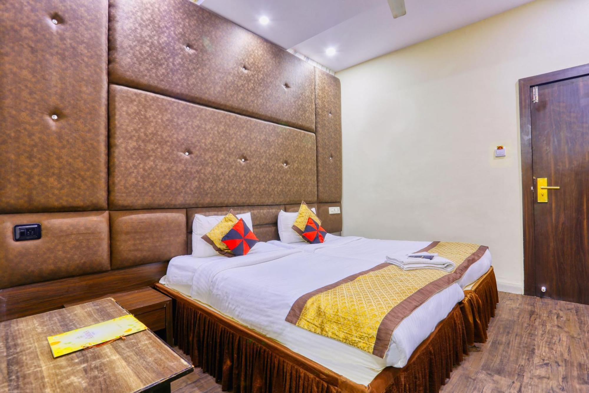 The Ashoka Hotel Indore Exterior foto