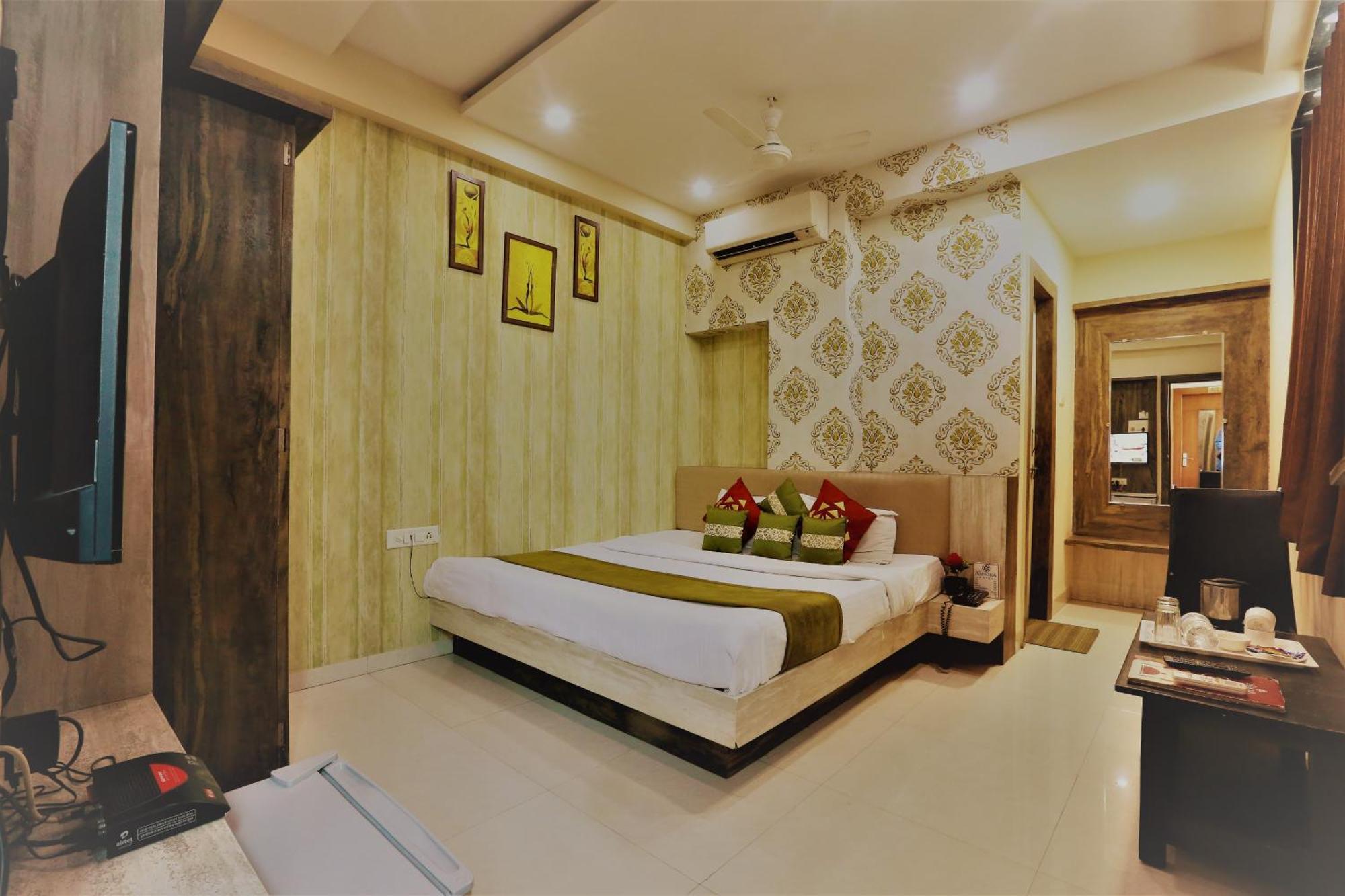 The Ashoka Hotel Indore Exterior foto